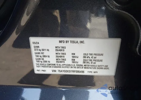 2024 Tesla Model Y Long Range Dual Motor All-Wheel Drive/Rwd z USA, uszkodzony, nr VIN 7SAYGDED7RF095496